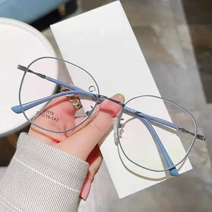 Ultra-Light Myopia Glasses