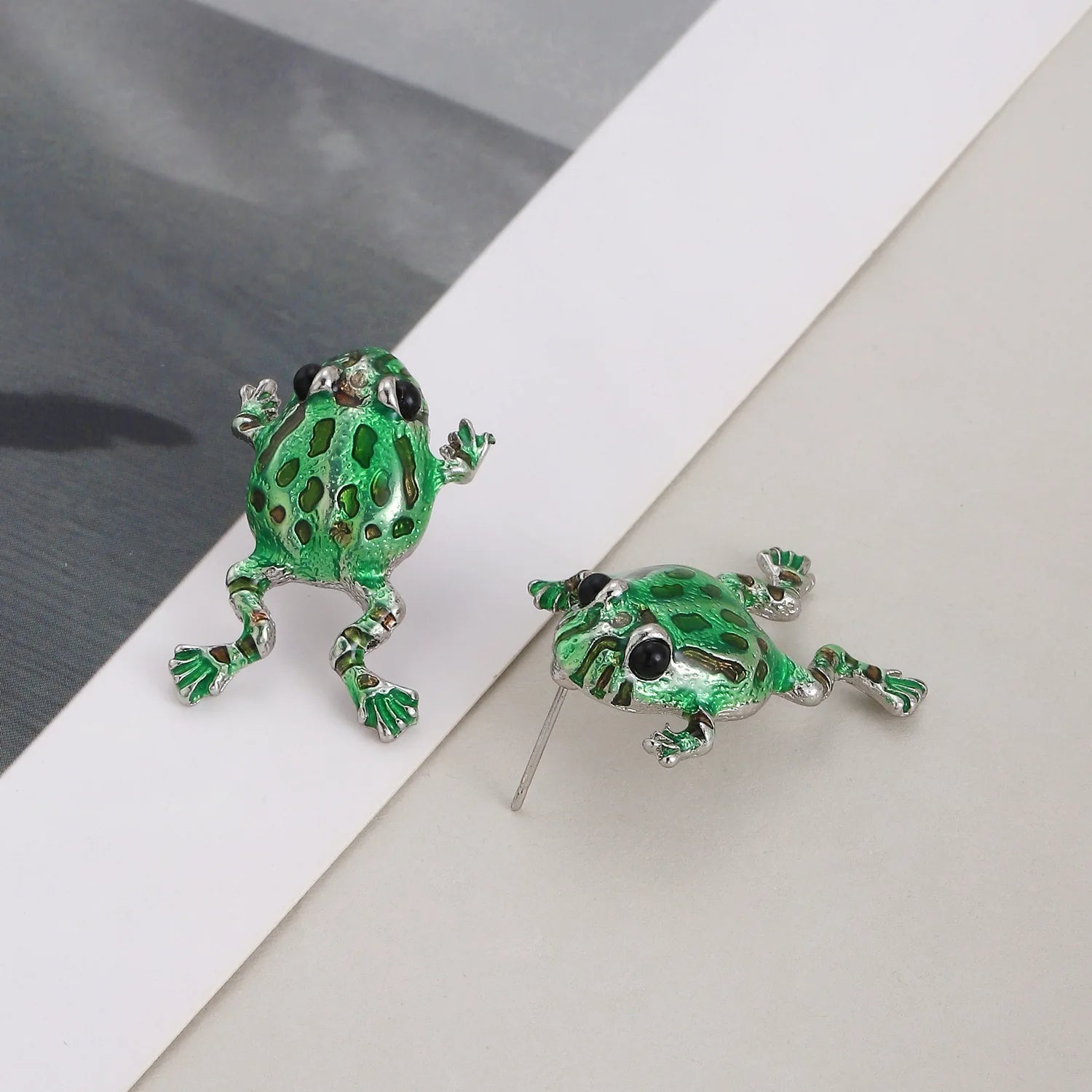 Gothic Green Frog Ear Clip